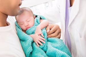 Bebeklerde Kalça Çıkığı Tanı Ve Tedavisi